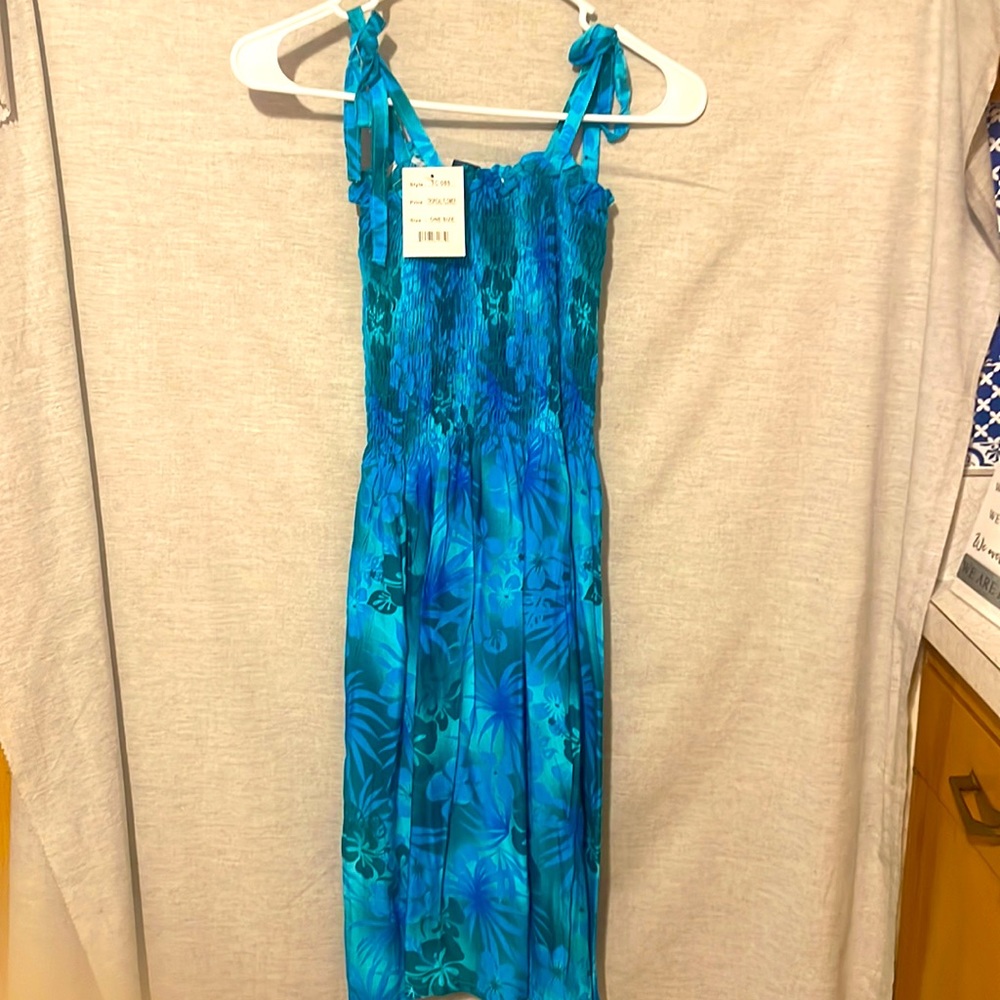 Women’s tropical flower dress one-size-fits-all from Hawaii